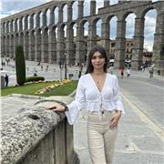 Profesora de todas las materias a nivel de primaria. Para alumnos de la ESO y Bachillerato, impartiría las materias de biología.